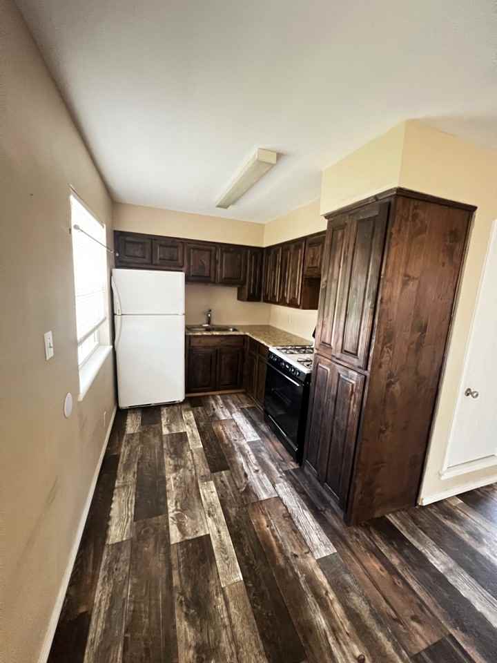 Coranado Apartments - Photo 2 of 4