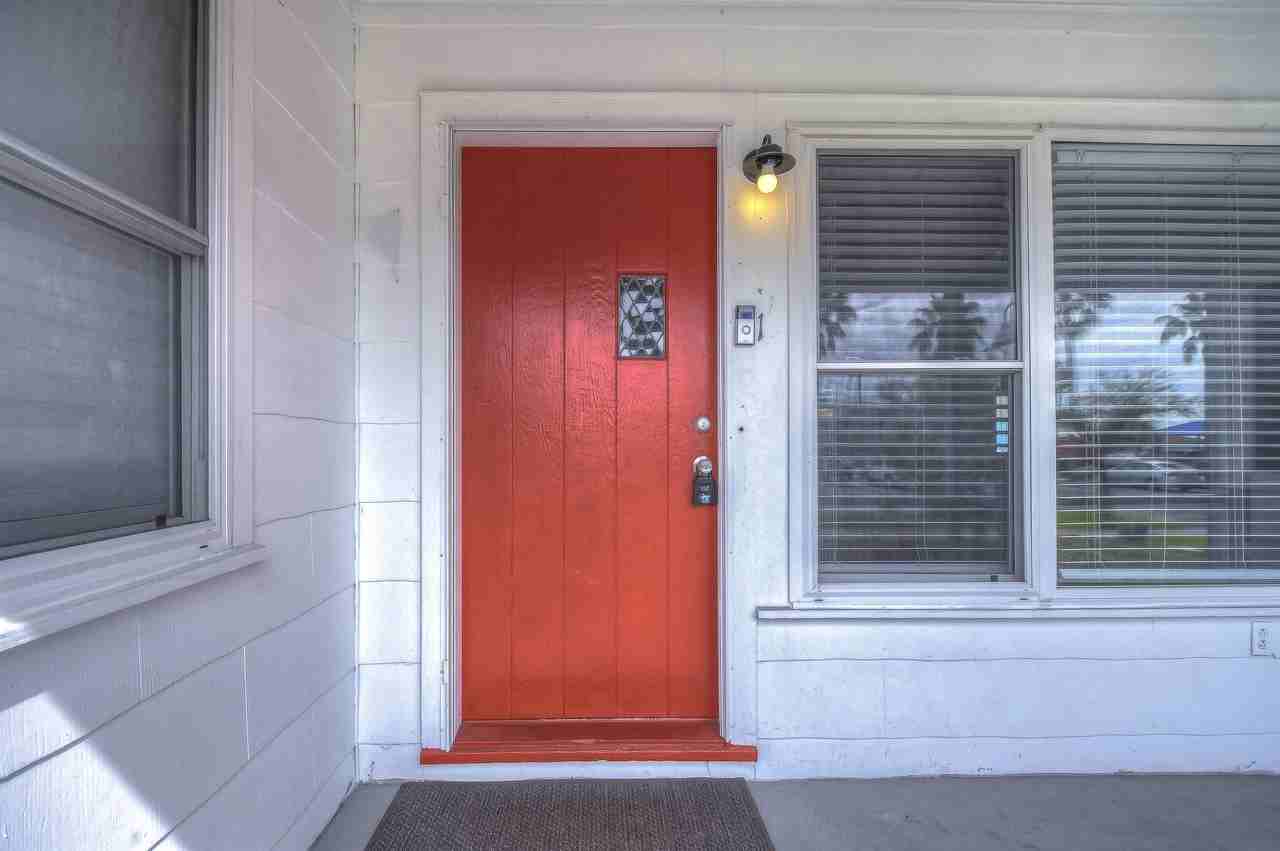 5737 Shore Blvd S - Photo 3 of 31