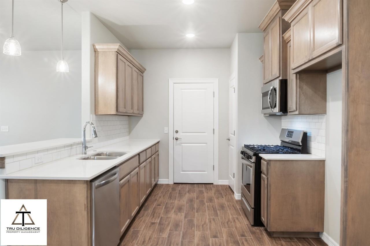 613A Maleah PL - Photo 3 of 36