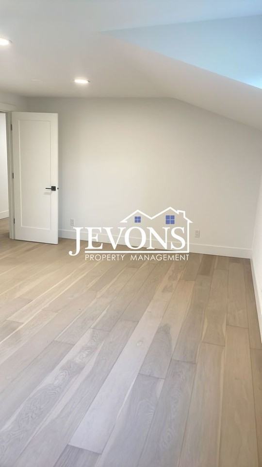 15518 Ne 59th St - Photo 4 of 23