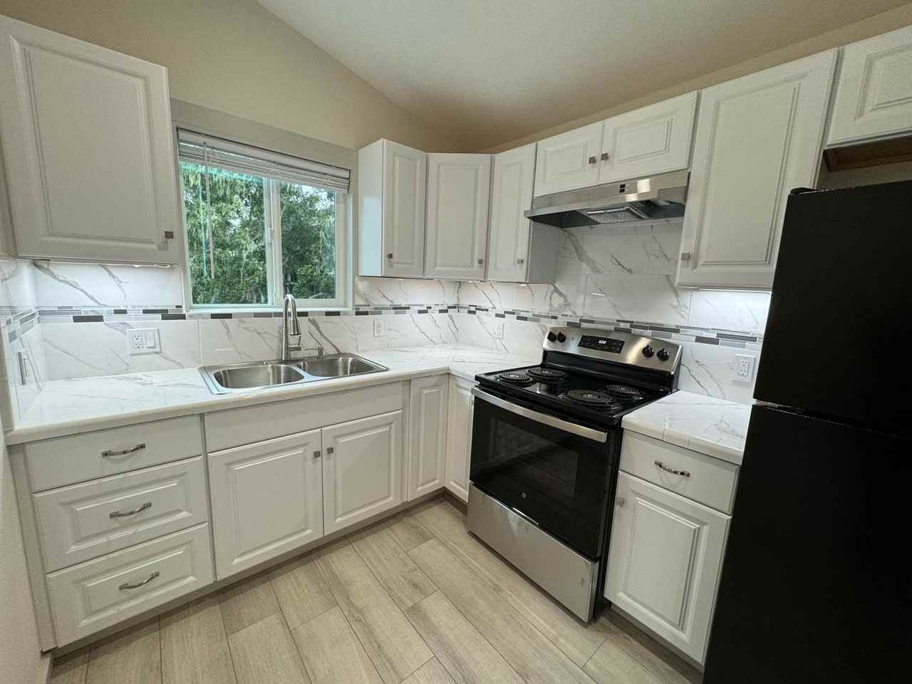 771 Madison St - Photo 5 of 9