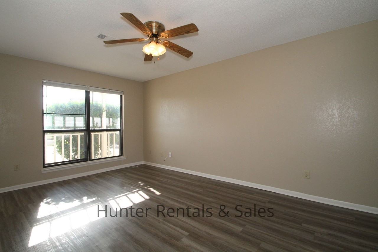 2601 Bermuda Dr - Photo 3 of 19