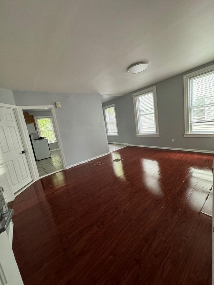 123 Thompson - Photo 2 of 9