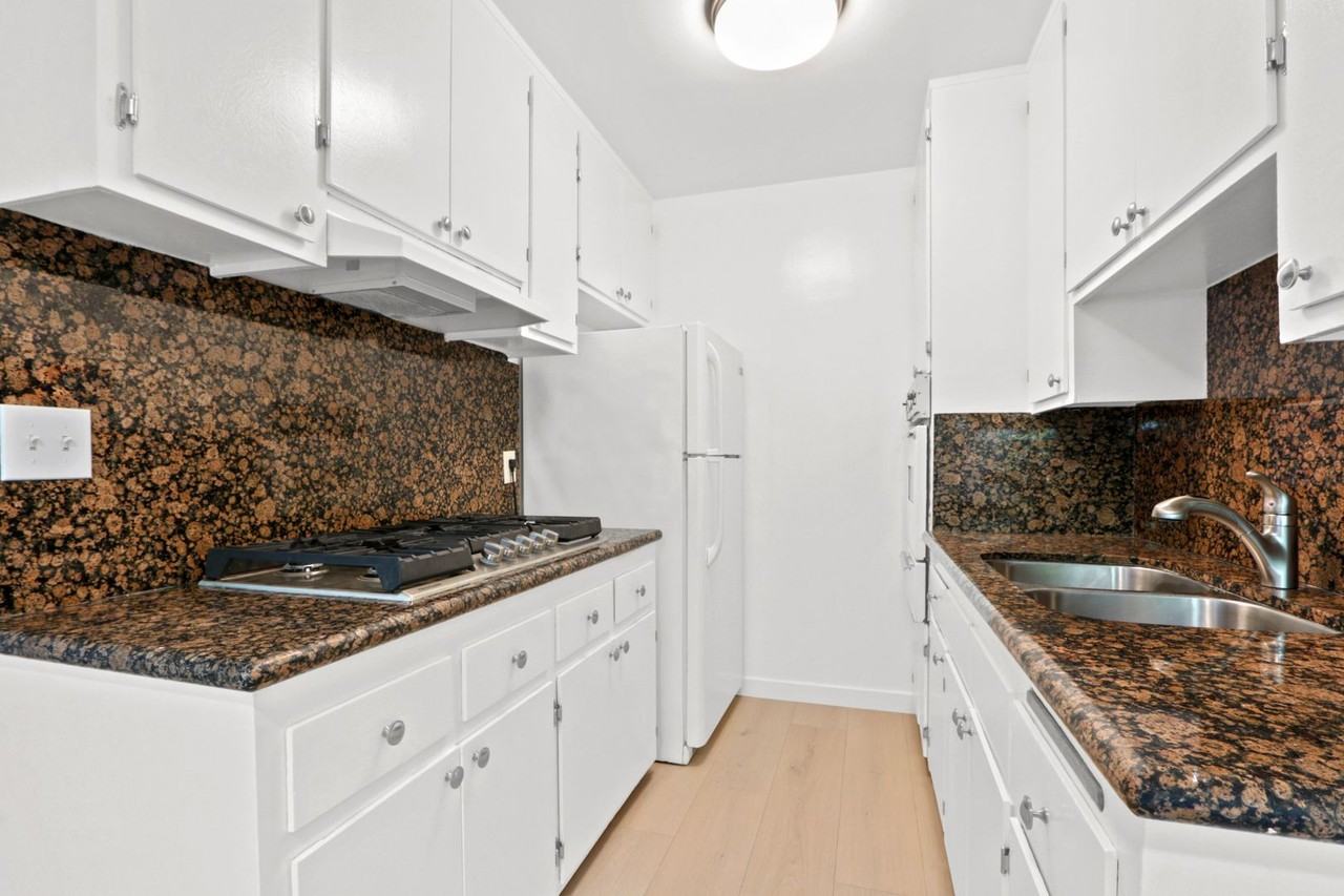 1550 Saltair Ave, prime West LA location! - Photo 6 of 25