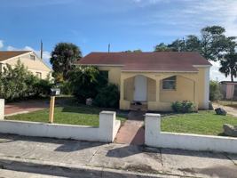 featured image of 809 W 5th St