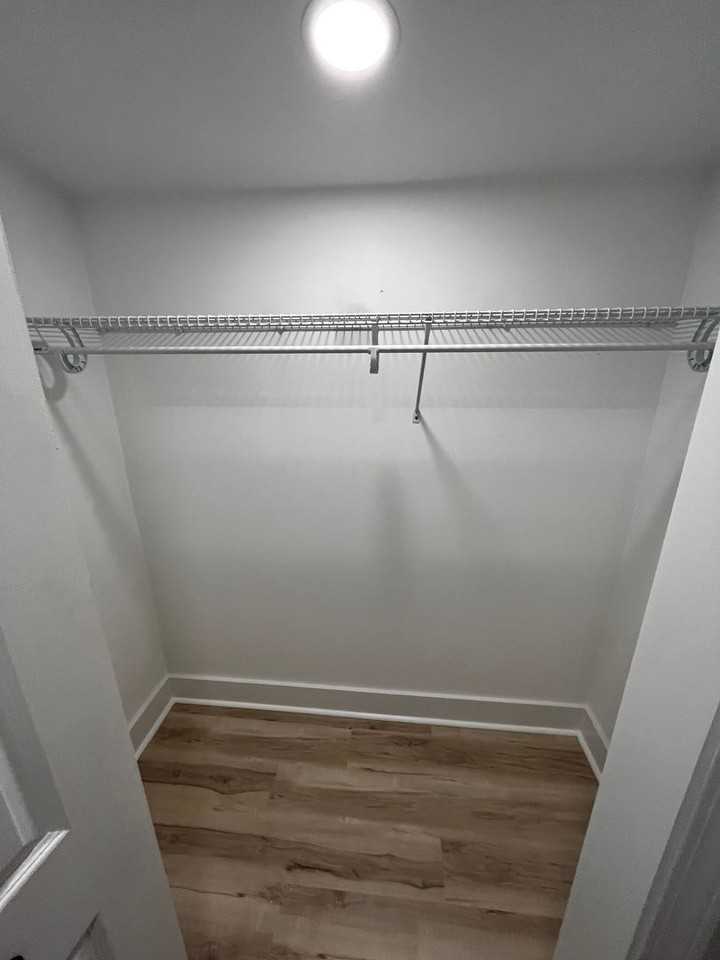 504 N Kerr Ave - Photo 6 of 36