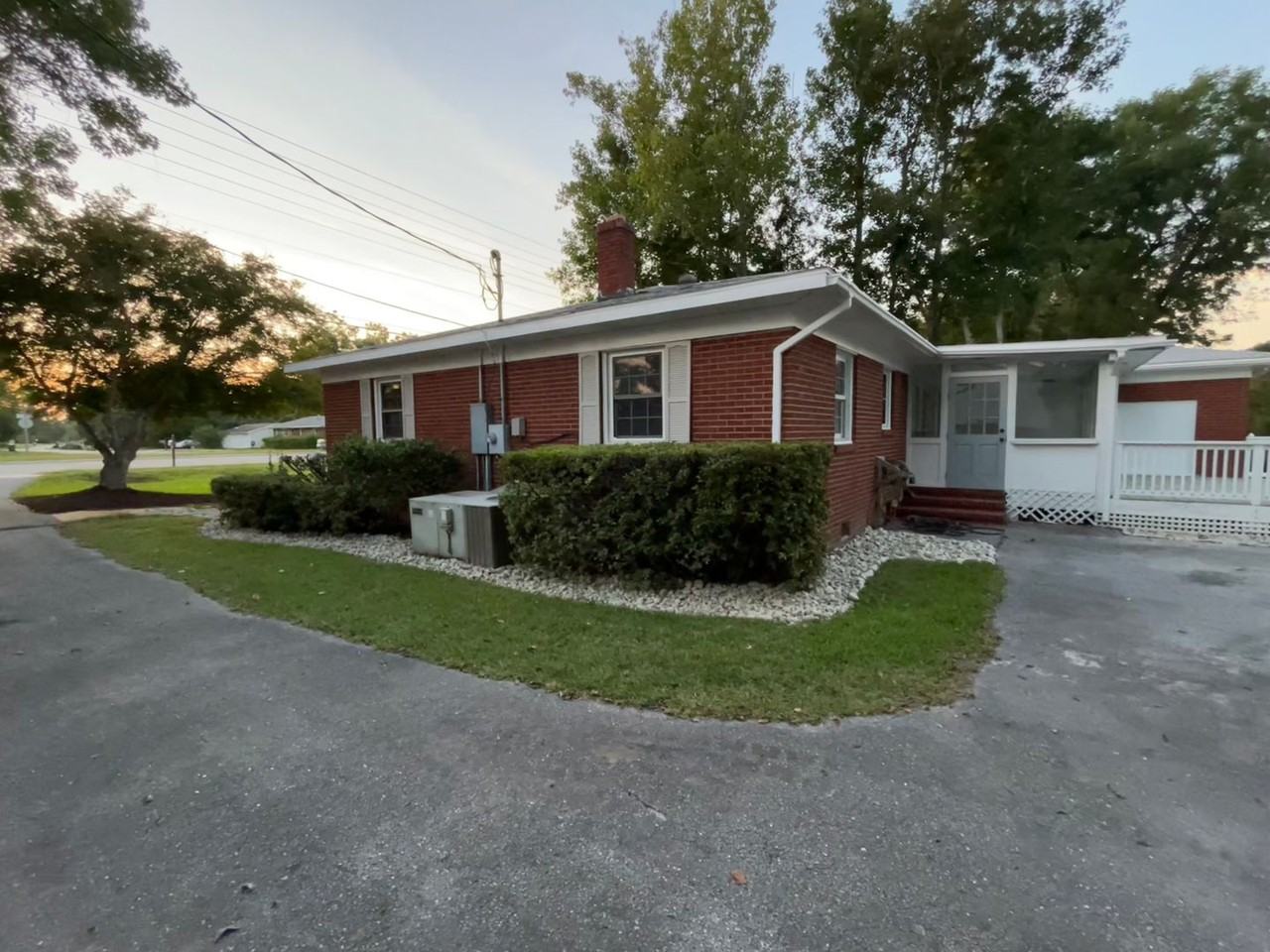 522 N Kerr Ave - Photo 2 of 43