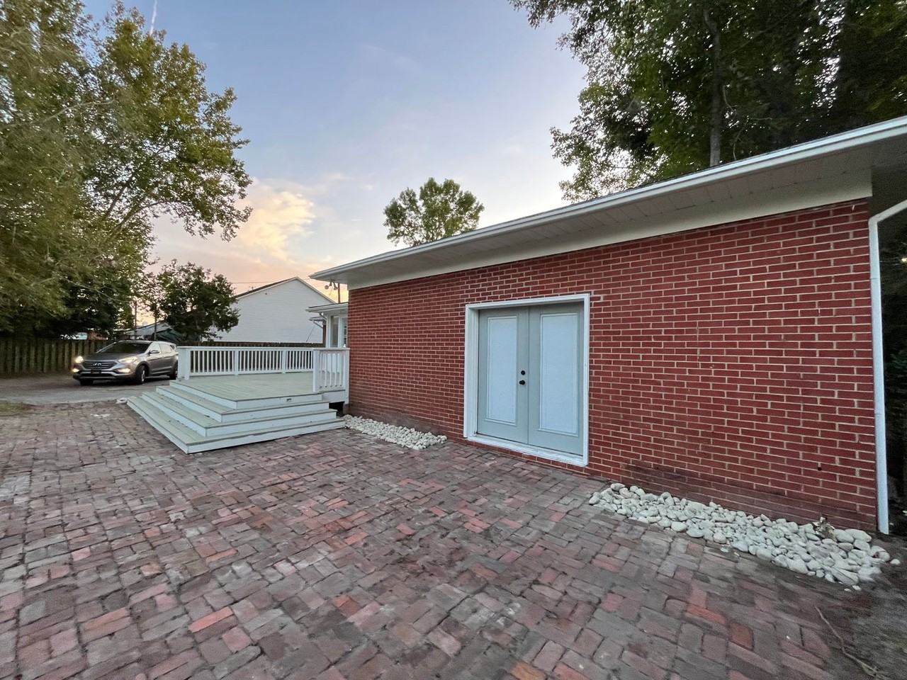 522 N Kerr Ave - Photo 5 of 43