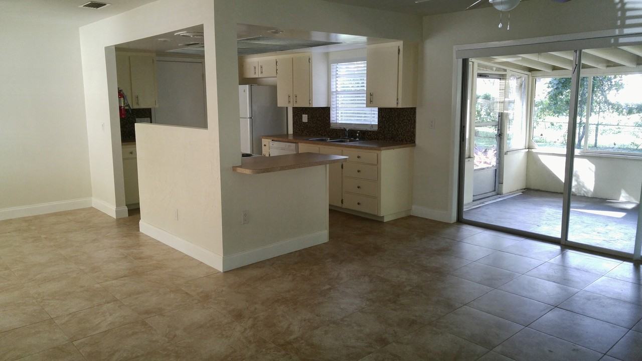 1726 Sw 42nd Ave - Photo 3 of 21