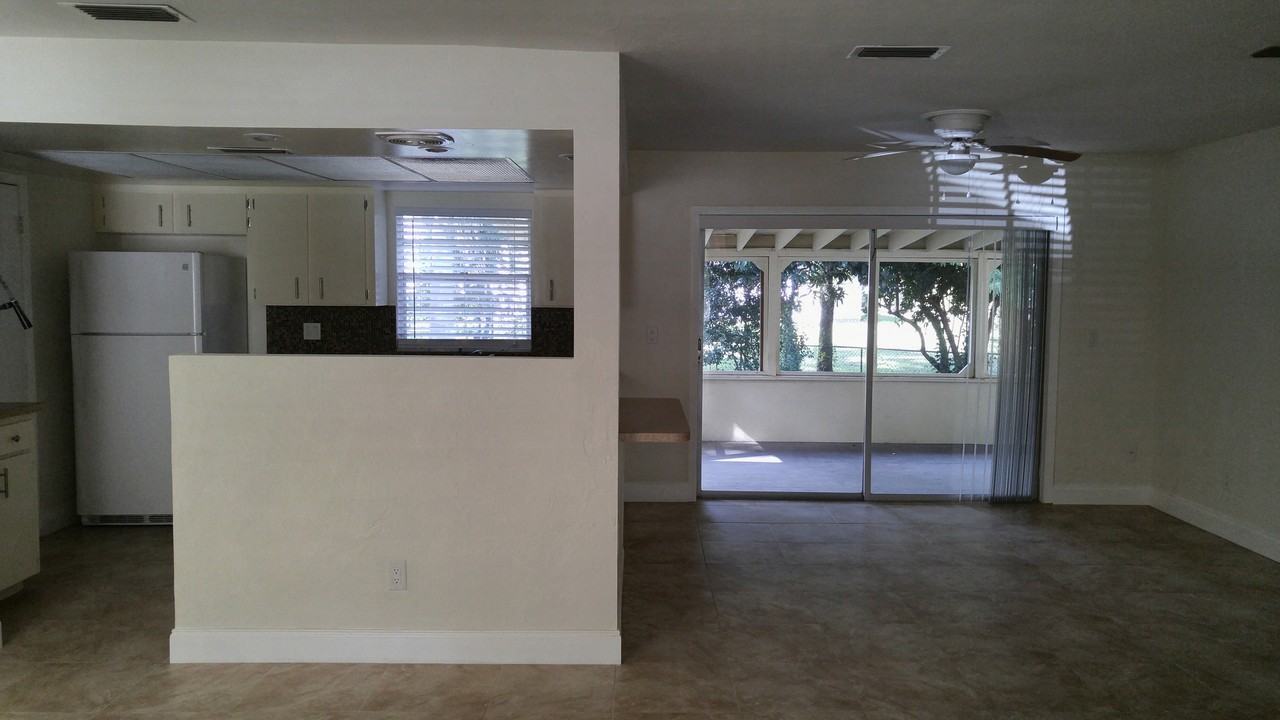 1726 Sw 42nd Ave - Photo 4 of 21