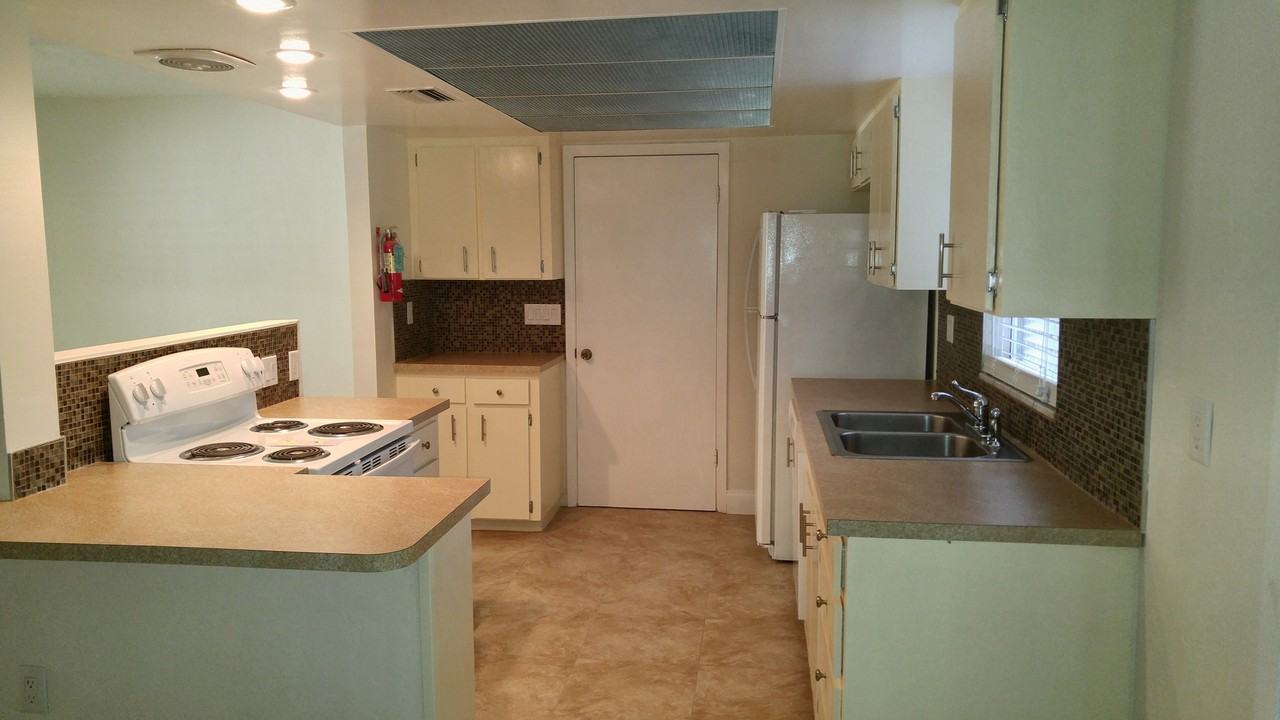 1726 Sw 42nd Ave - Photo 5 of 21