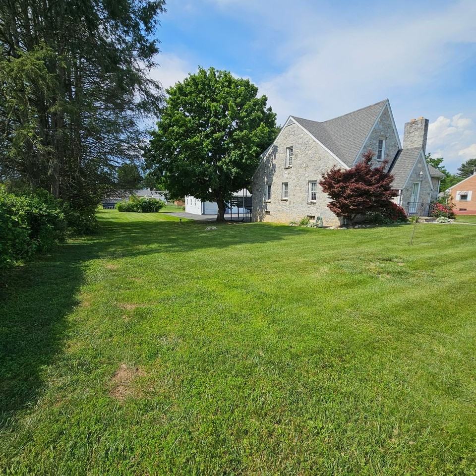 16730 Virginia Ave - Photo 2 of 32