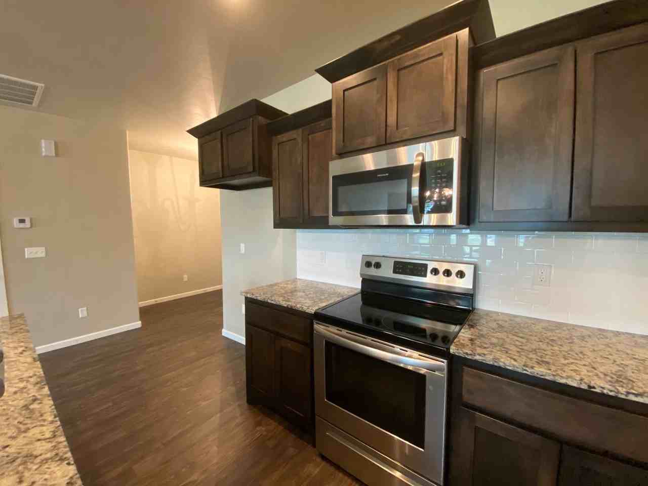 749 Sw 14th St - Photo 6 of 33