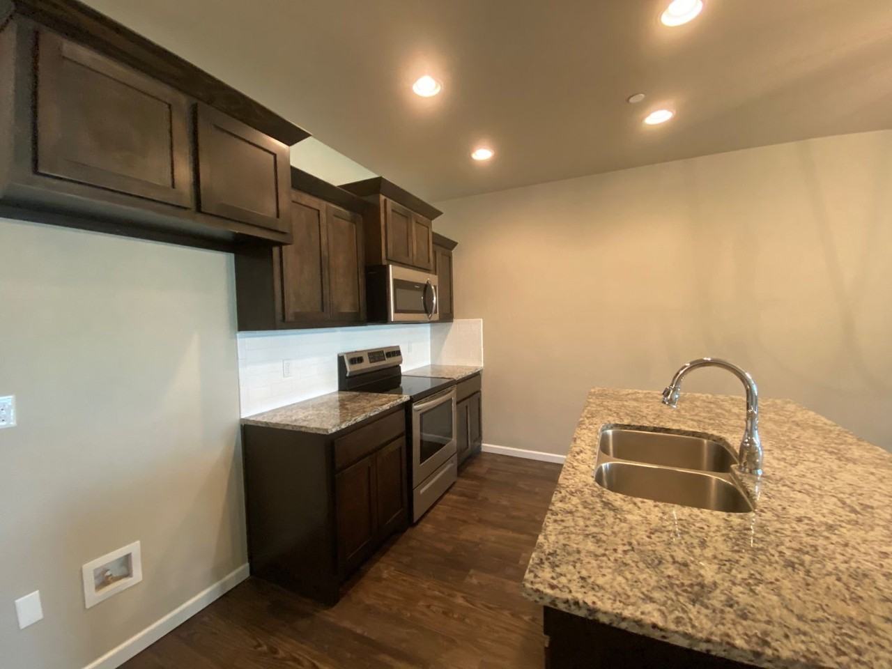 749 Sw 14th St - Photo 7 of 33