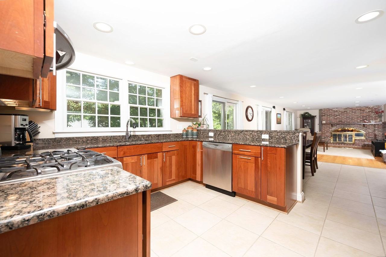 12331 Overpond Way - Photo 3 of 40