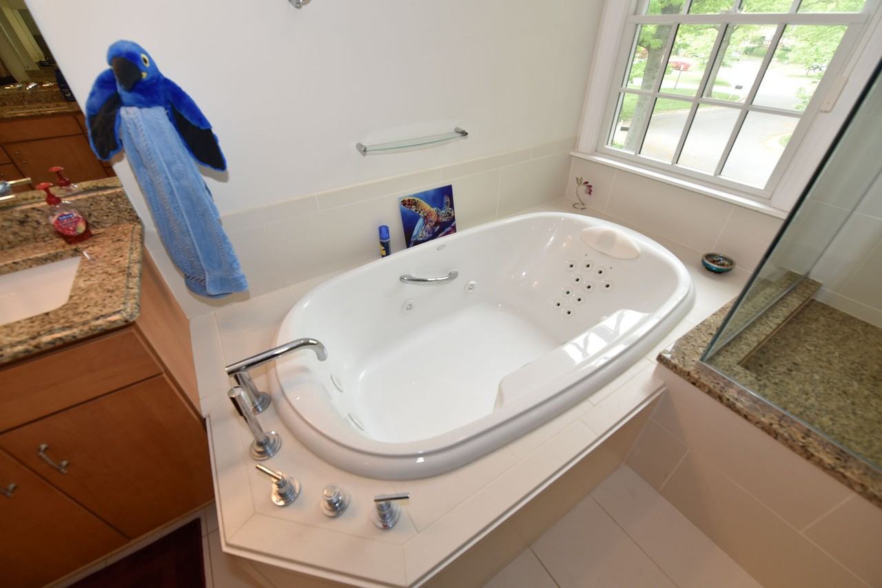 12331 Overpond Way - Photo 5 of 40