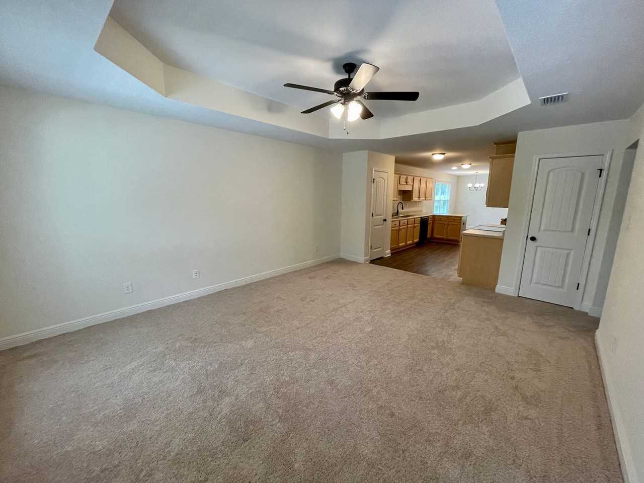 1185 Forest Glen Dr W - Photo 3 of 19