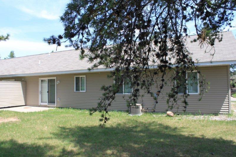 210 Hawkins Dr - Photo 2 of 6