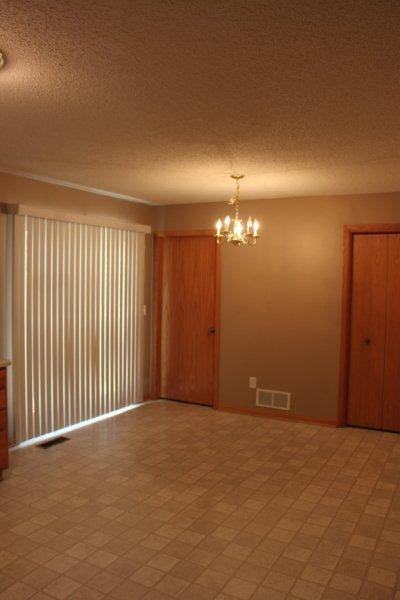 210 Hawkins Dr - Photo 5 of 6