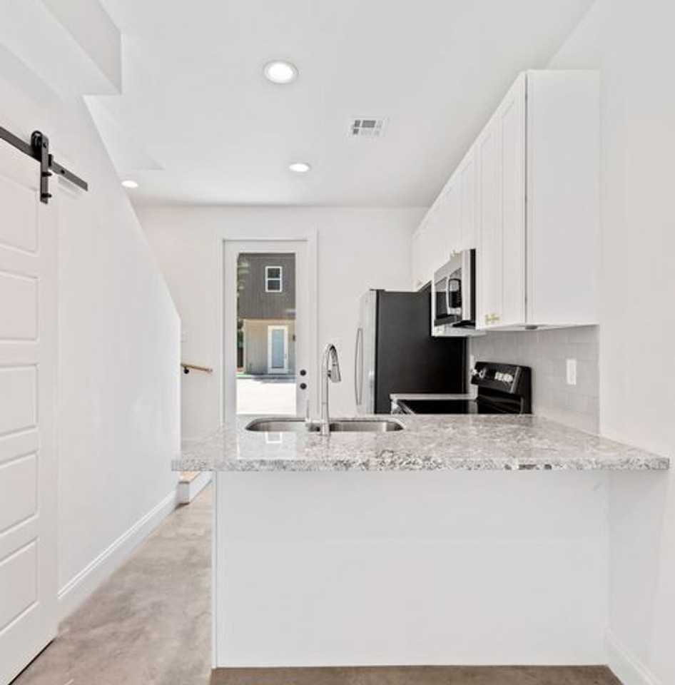 305 Ella St #3 - Photo 7 of 19