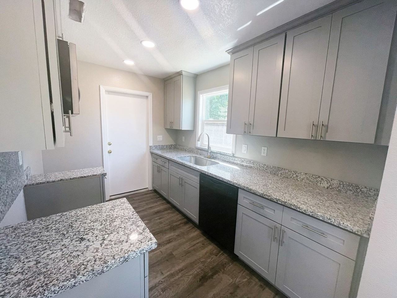 629 Lassen Way - Photo 6 of 19