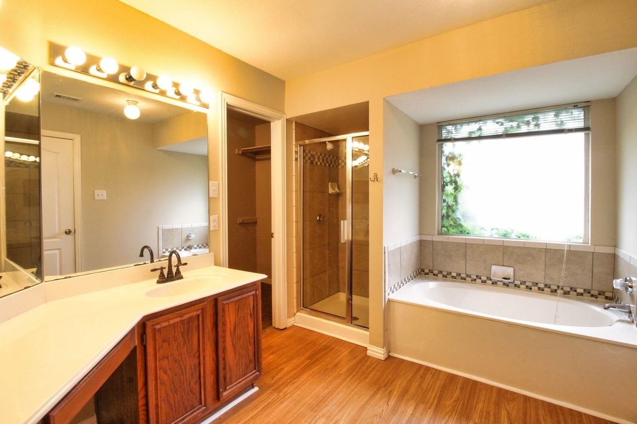 700 Newport Rd - Photo 2 of 40