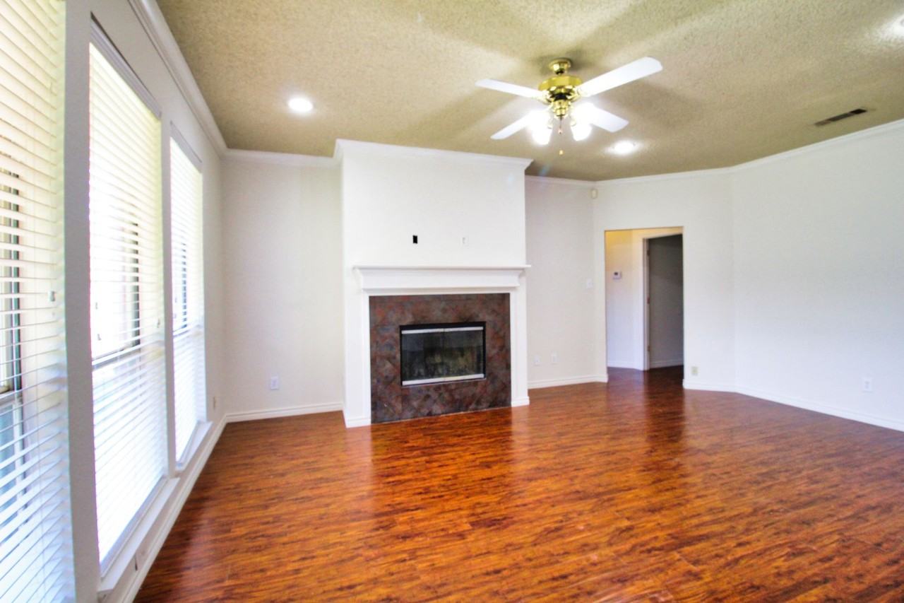 700 Newport Rd - Photo 3 of 40