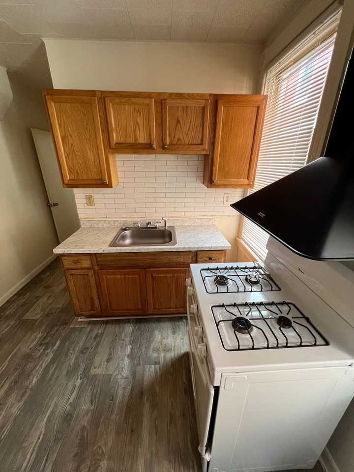 612 N Queen St - Photo 2 of 12