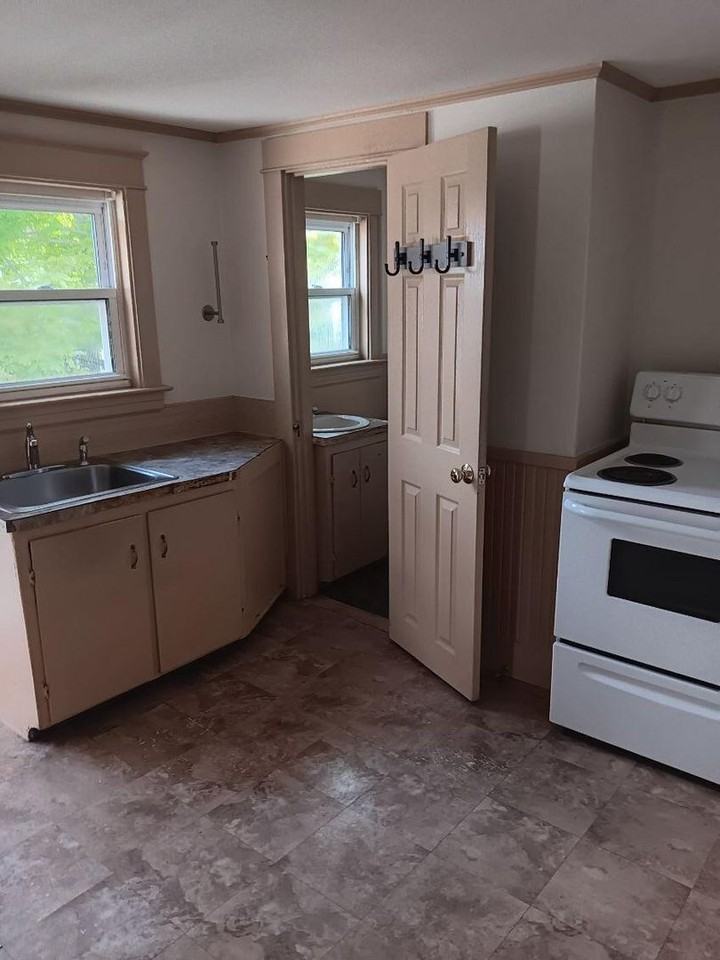 23 Oak St - Photo 3 of 13