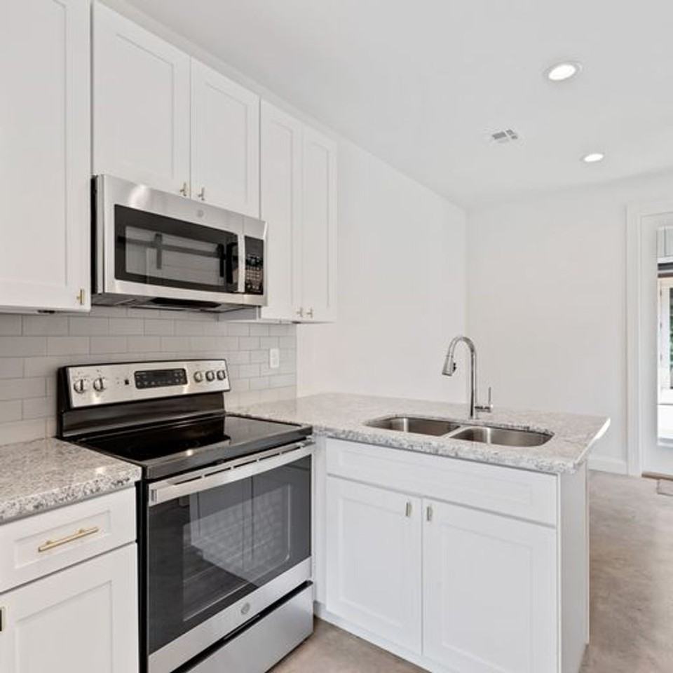 305 Ella St #1 - Photo 3 of 13