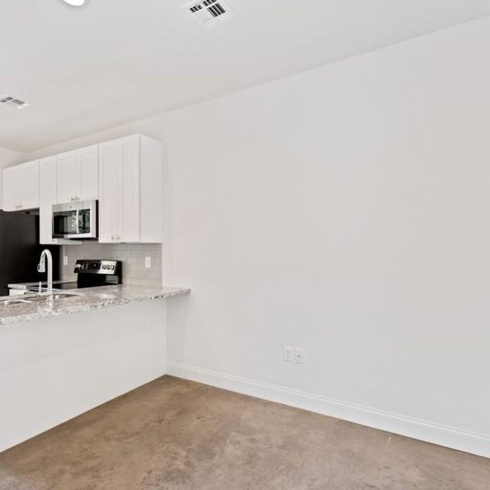 305 Ella St #1 - Photo 5 of 13
