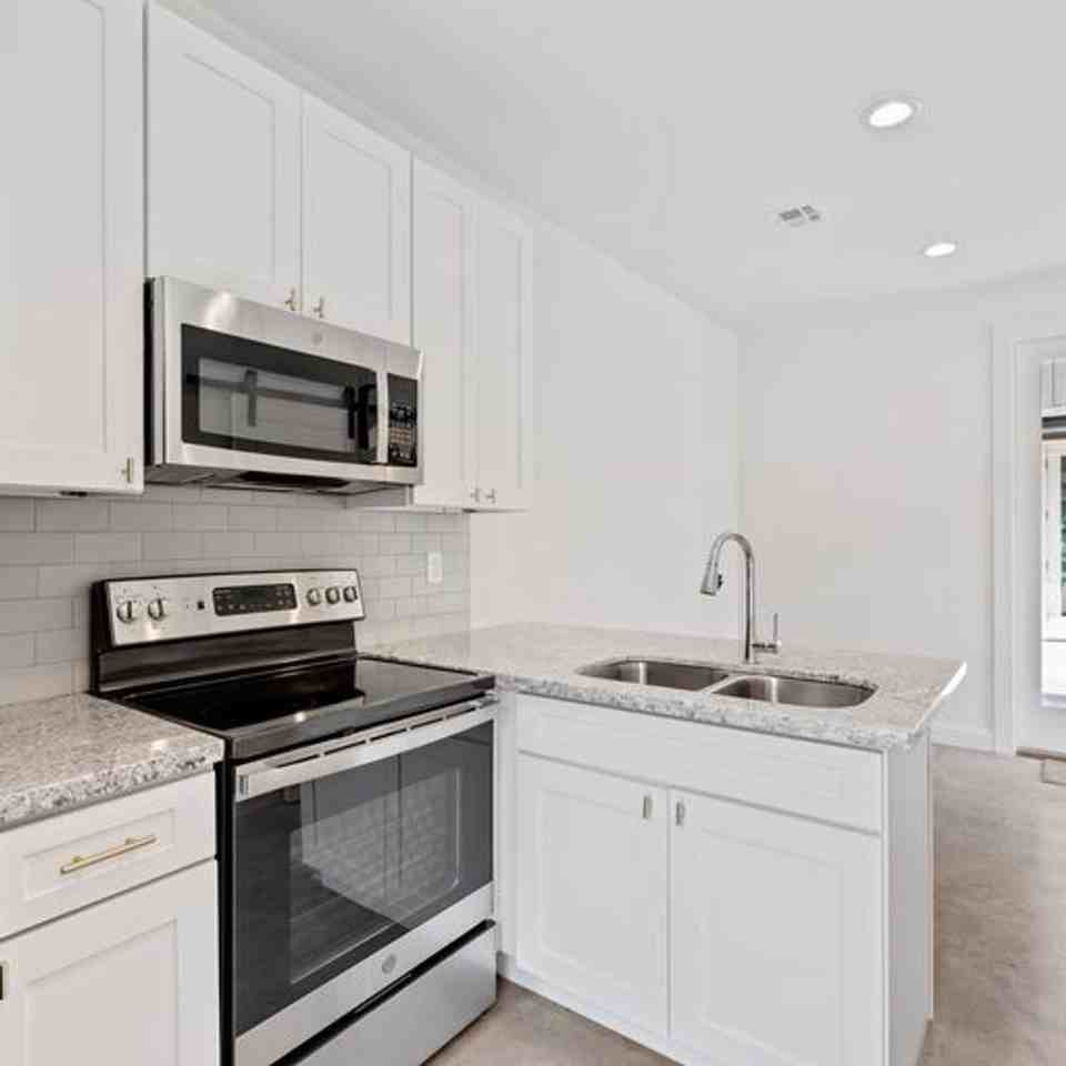 305 Ella St #7 - Photo 5 of 17