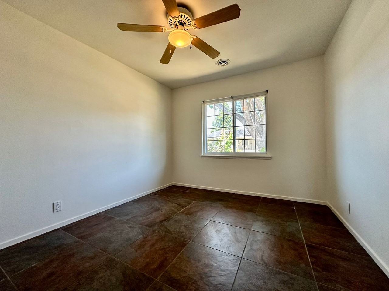 4074 Nulty Dr - Photo 6 of 11