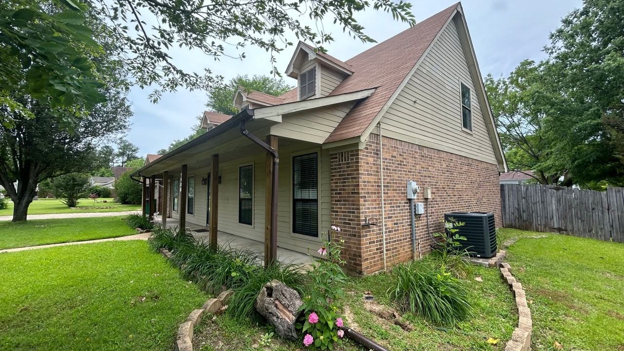 1906 Bob White Dr - Photo 2 of 22