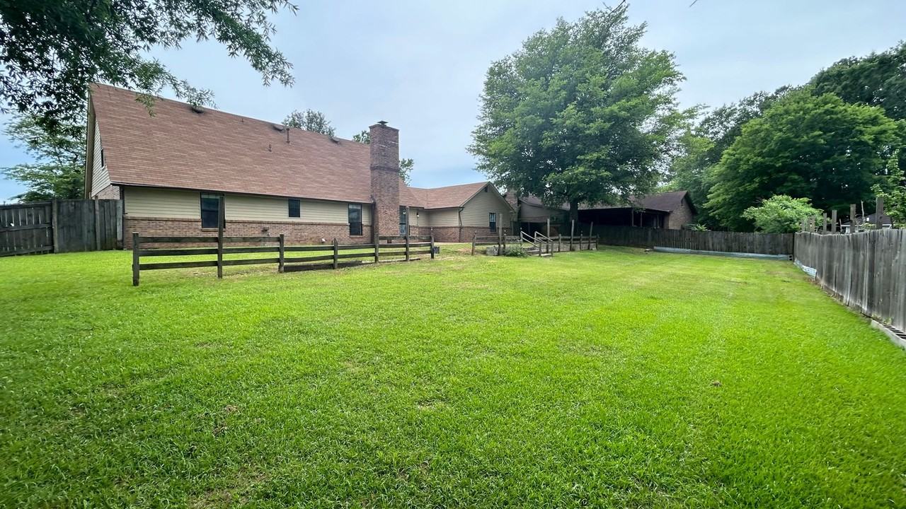 1906 Bob White Dr - Photo 3 of 22