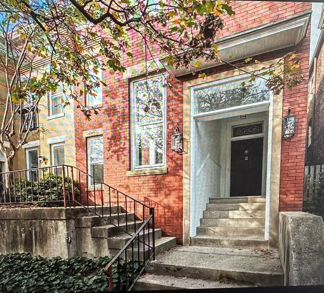 102 N Harvie St - Photo 2 of 5