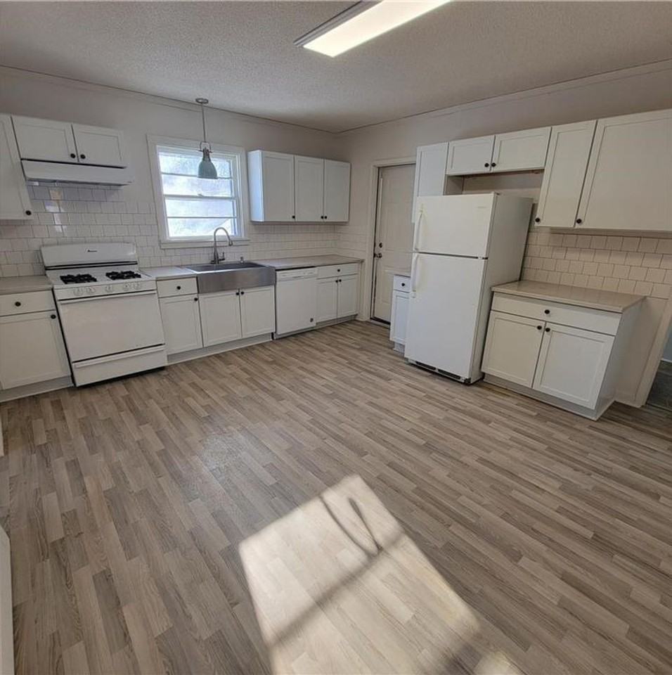 201 W Forest Street - Photo 3 of 11