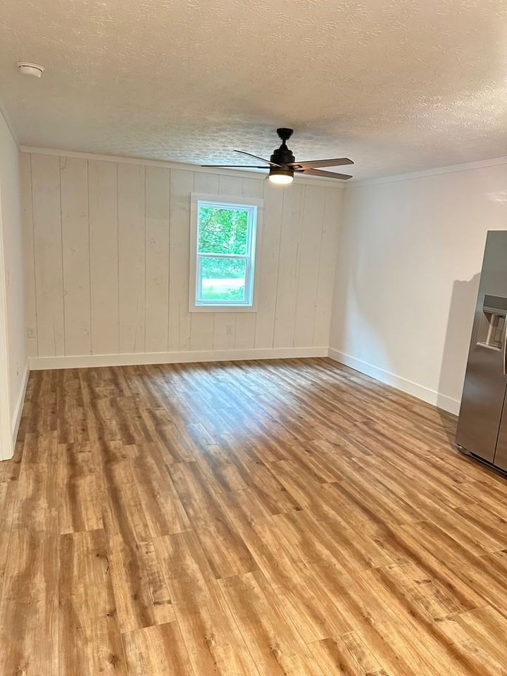 935 Virginia Ln - Photo 2 of 11