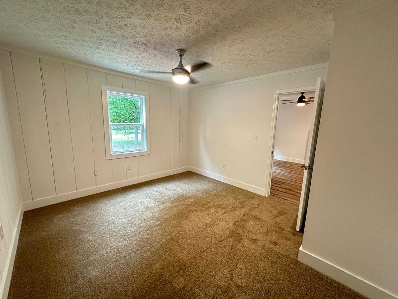 935 Virginia Ln - Photo 5 of 11