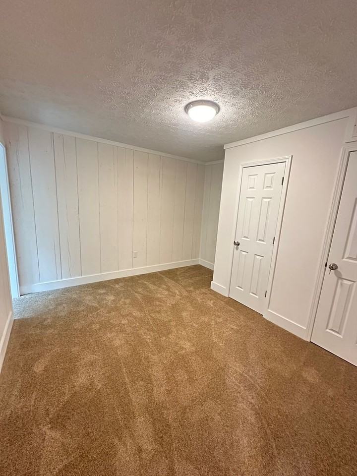 935 Virginia Ln - Photo 7 of 11