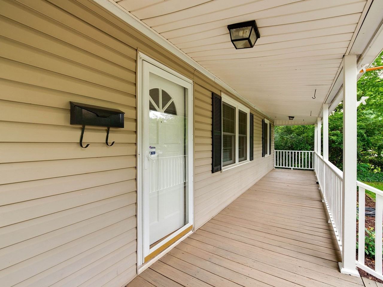 2329 Kingsbury Dr - Photo 2 of 45
