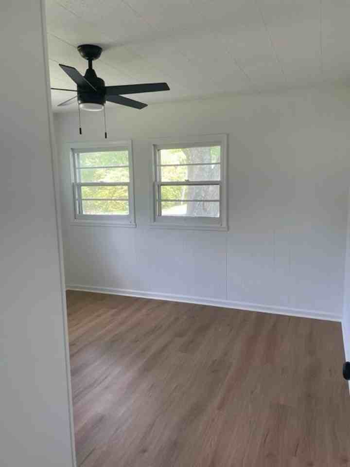 1024 Halsey Ln - Photo 2 of 9