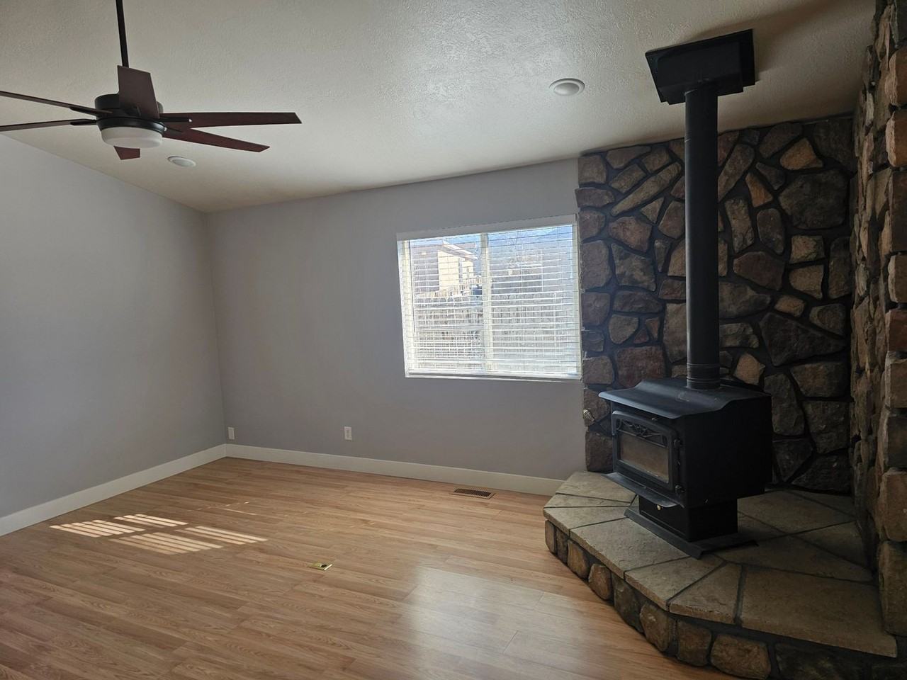 593 West 1475 North - Photo 3 of 14