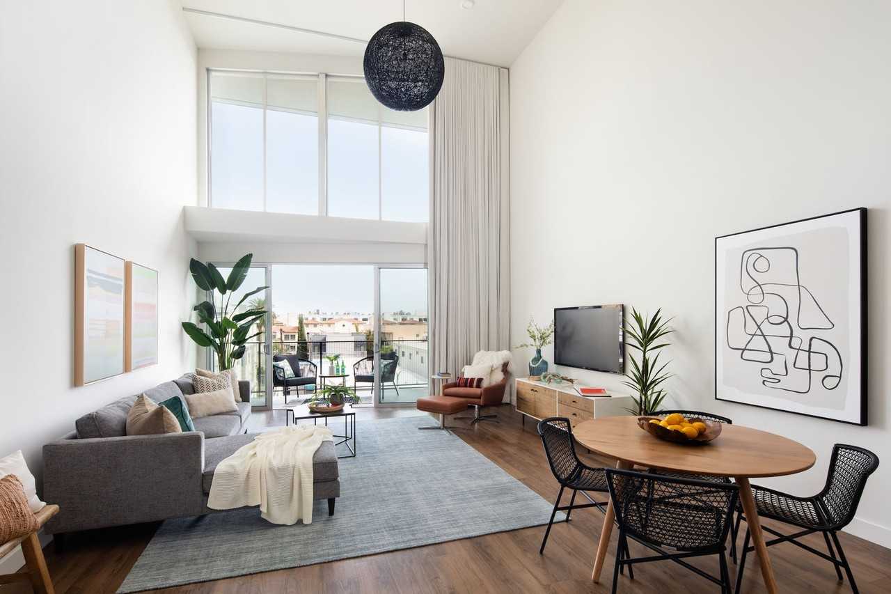 733 N Hudson Avenue - Photo 6 of 49