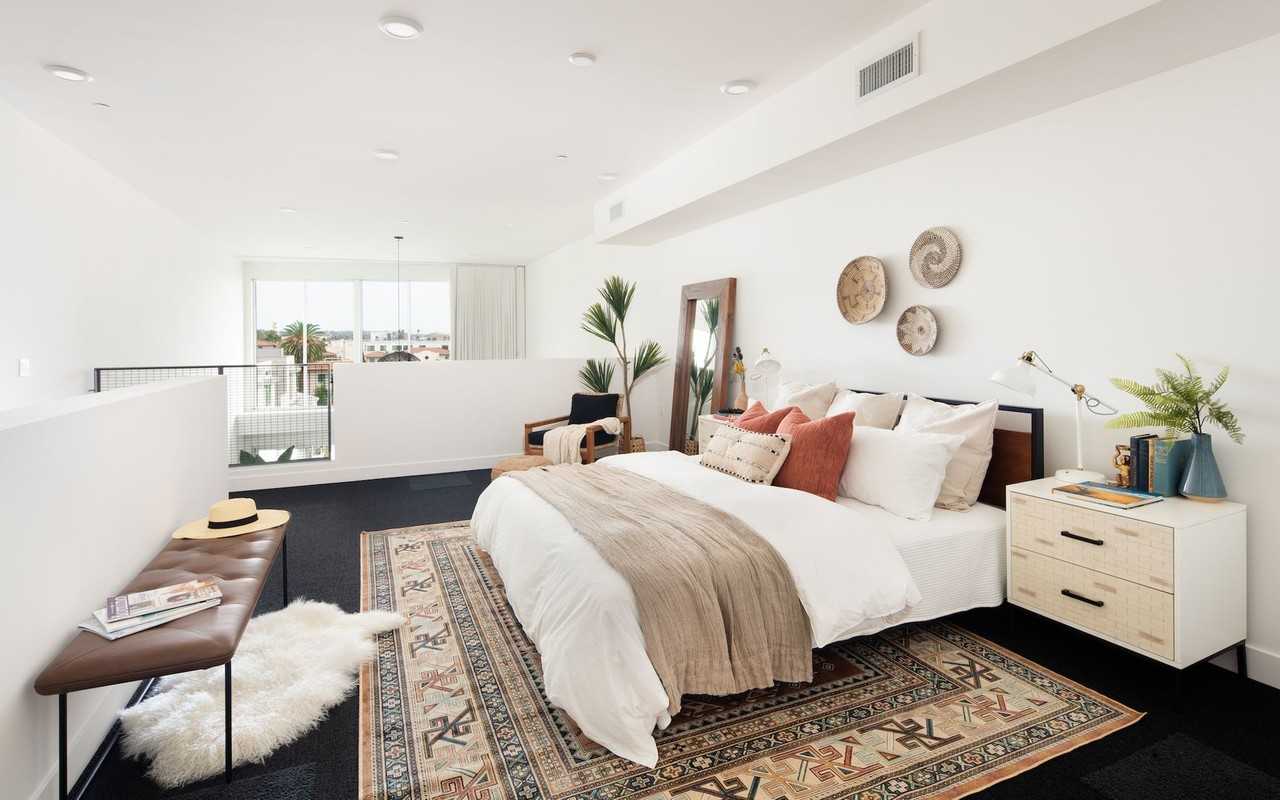 733 N Hudson Avenue - Photo 7 of 49