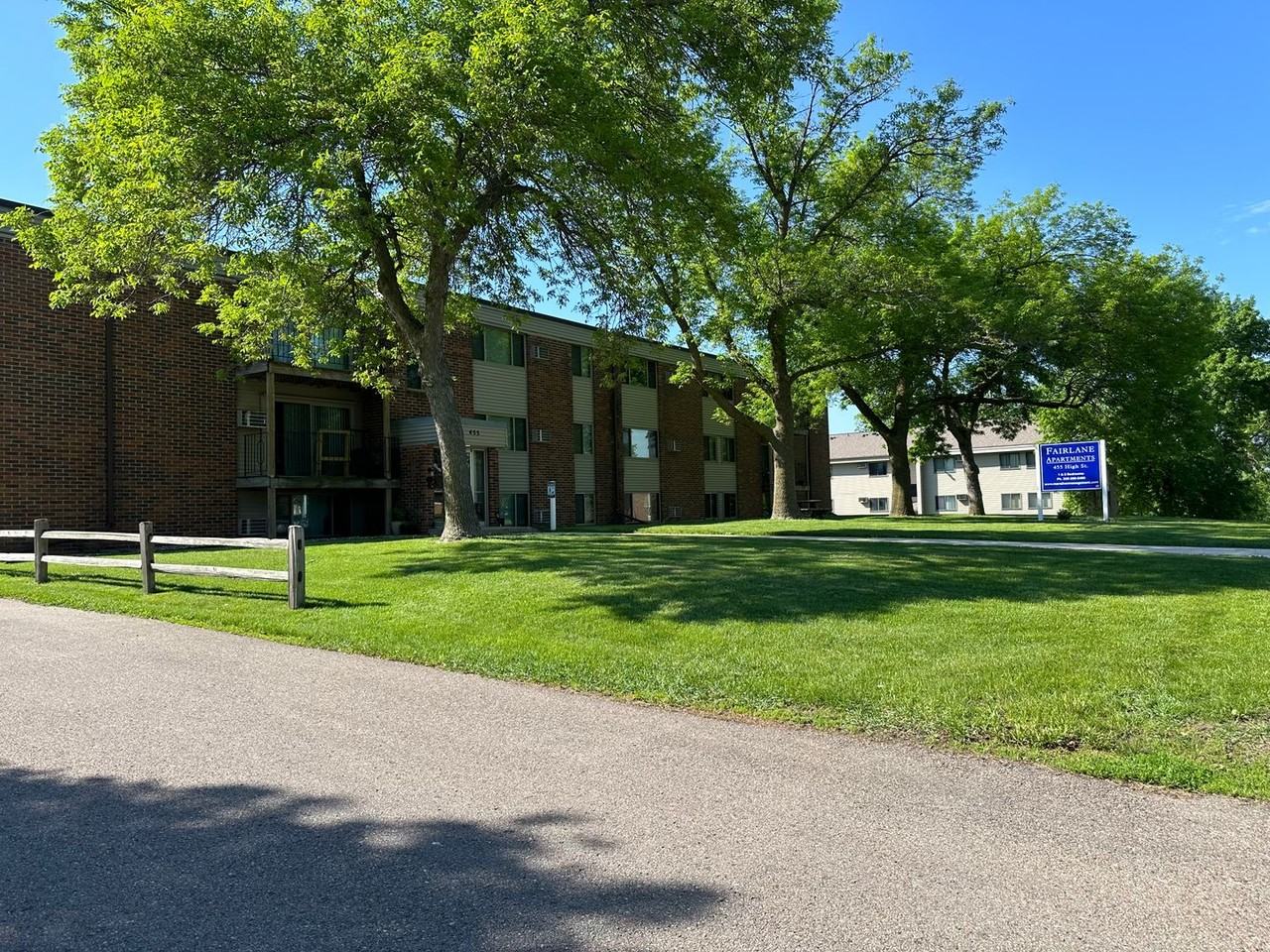 Fairlane Apartments - Photo 4 of 29