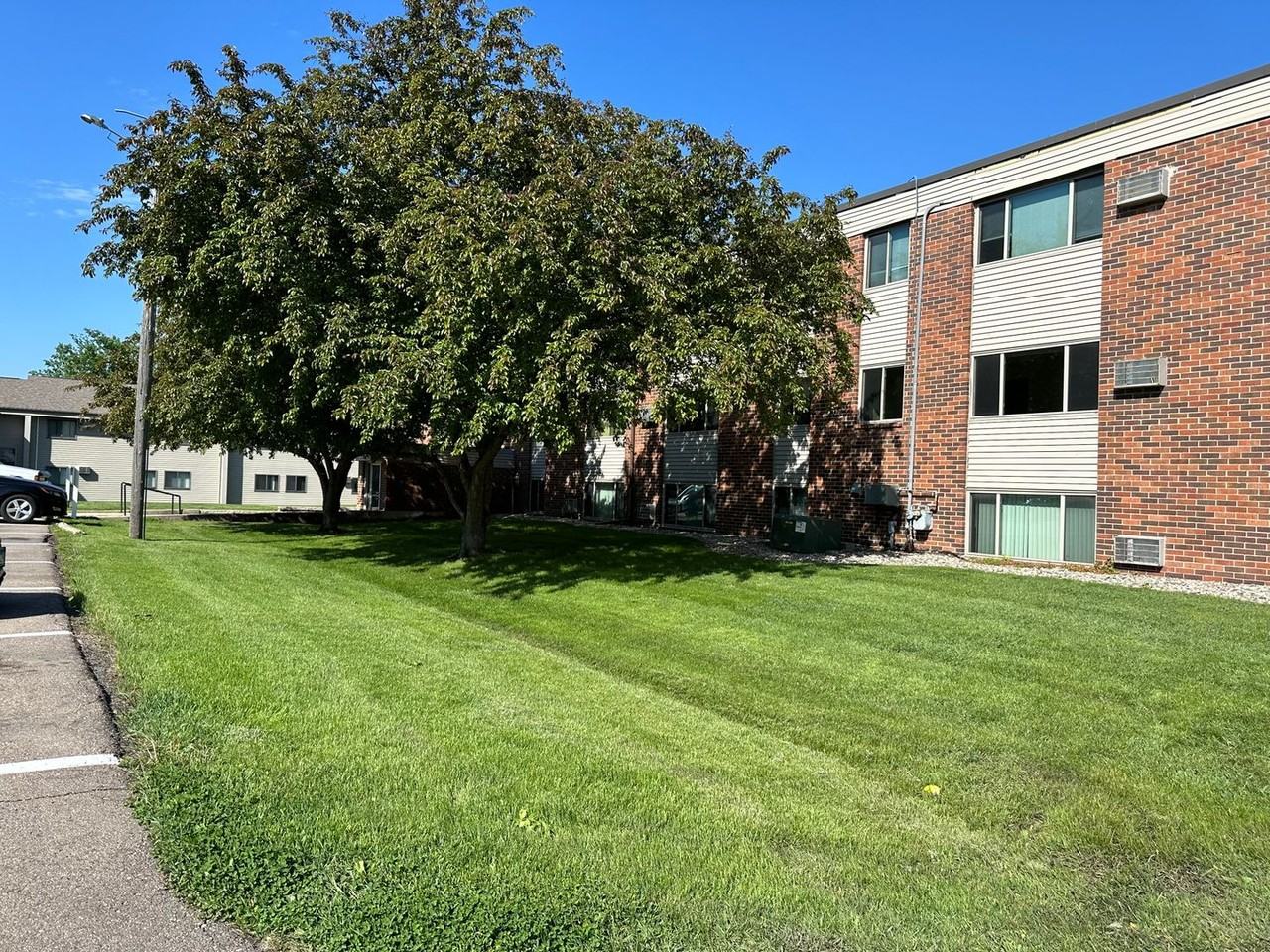 Fairlane Apartments - Photo 7 of 29