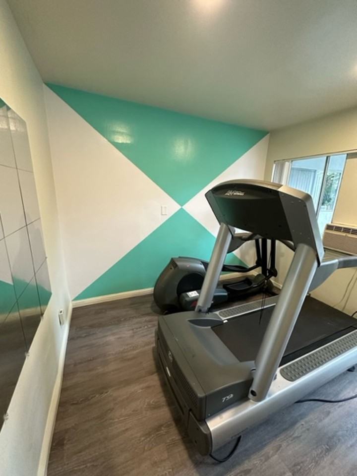 18400 Prairie Street - Photo 4 of 33