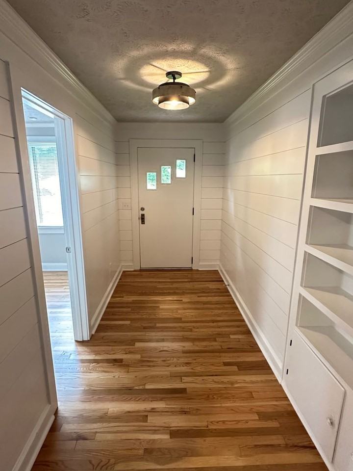 142 S Poplar St - Photo 2 of 29