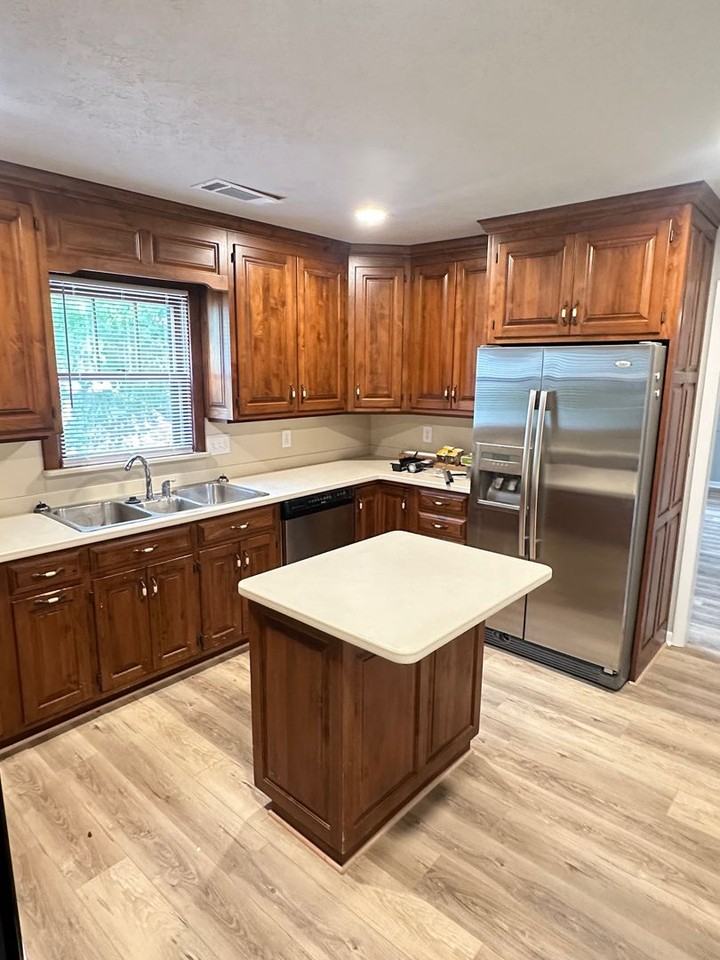 142 S Poplar St - Photo 4 of 29